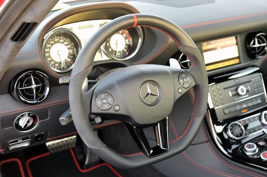  Mercedes-Benz SLS AMG GT 2013 года  (фото 15 из 110)